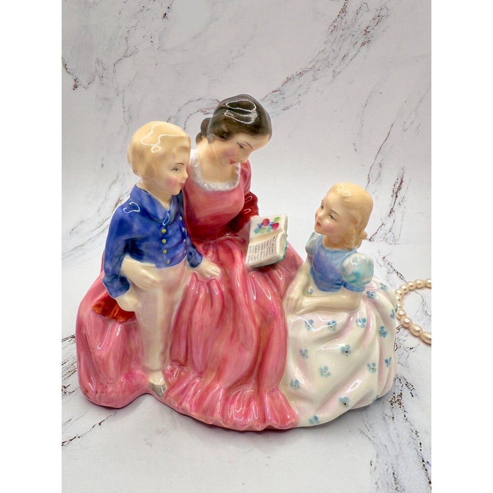 Royal Doulton "Bedtime Story" Porcelain Figurine HN2059 (5.5" High)